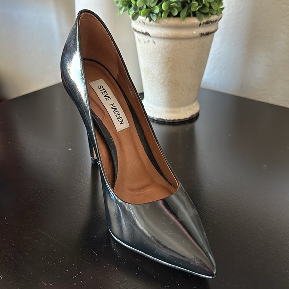 Steve Madden Brand Women’s Patent Leather High Heels - Size 6M - Picture 4 of 8